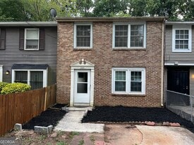 5557 Marbut Rd in Lithonia, GA - Building Photo