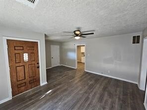 5831 Belneath St in Houston, TX - Building Photo