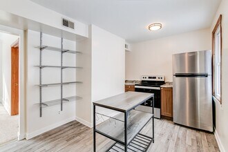 2101 Como Ave in St. Paul, MN - Foto de edificio - Building Photo