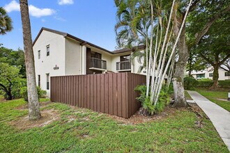 3579 Cocoplum Cir in Coconut Creek, FL - Foto de edificio - Building Photo