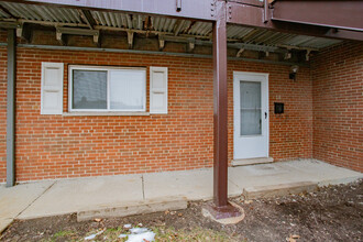 1830 Knights Bridge Dr in Mount Prospect, IL - Building Photo - Building Photo