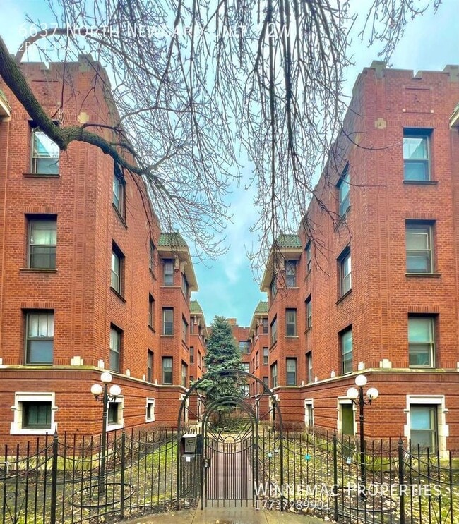 6637 N Newgard Ave in Chicago, IL - Building Photo - Building Photo