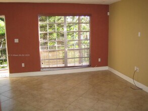 10824 N Kendall Dr in Miami, FL - Building Photo - Building Photo