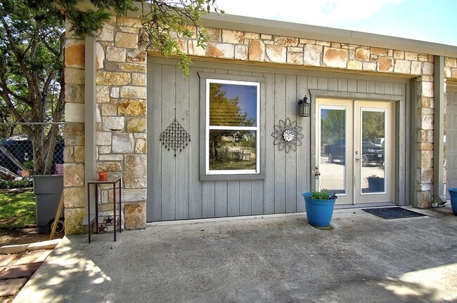 110 Real Woods View E in Kerrville, TX - Building Photo - Building Photo