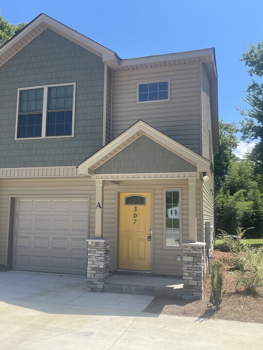 307 York St in Camden, SC - Building Photo