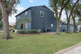 5885 Woodway Dr in Beaumont, TX - Building Photo - Building Photo