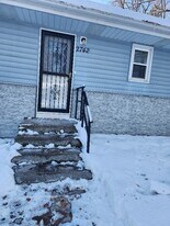 2742 Laport Dr in Mounds View, MN - Building Photo