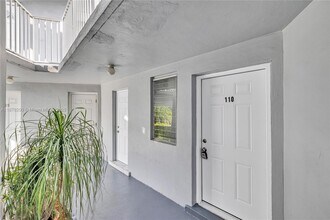 1659 NE Miami Gardens Dr in Miami, FL - Building Photo - Building Photo
