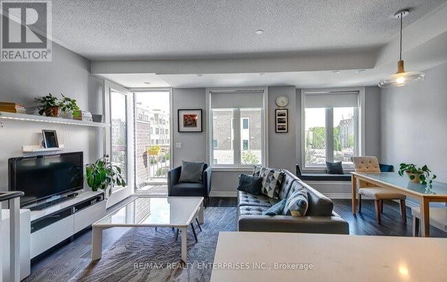 90 Eastwood Park Gardens in Toronto, ON - Building Photo - Building Photo