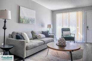 6111 Allisonville Rd in Indianapolis, IN - Building Photo