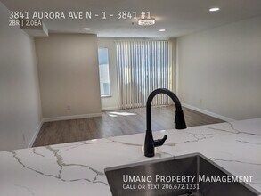 3841 Aurora Ave N in Seattle, WA - Building Photo - Building Photo