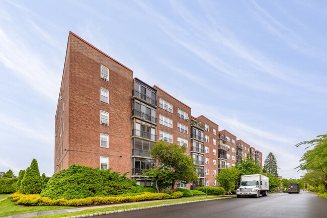 5 Roosevelt Pl