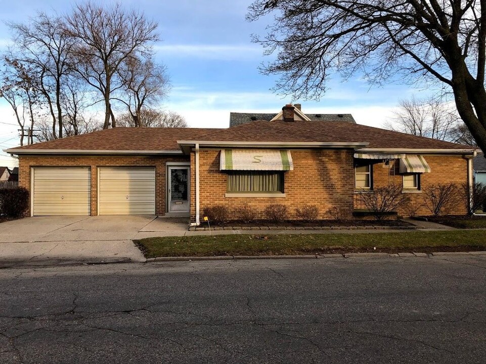 5319 19th Ave in Kenosha, WI - Building Photo