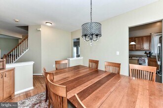 46814 Snow Hill Way in Sterling, VA - Foto de edificio - Building Photo