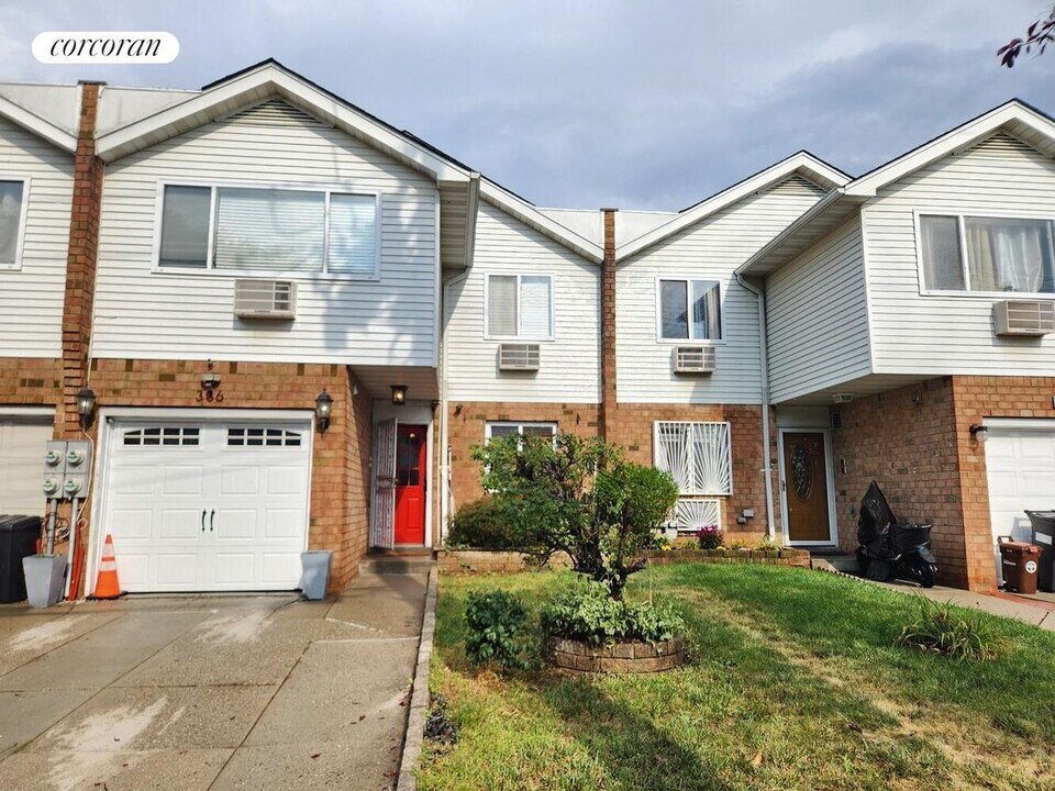 336 Howe Ave in Bronx, NY - Foto de edificio