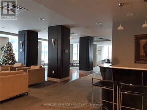 30 Grand Trunk Crescent in Toronto, ON - Building Photo - Building Photo