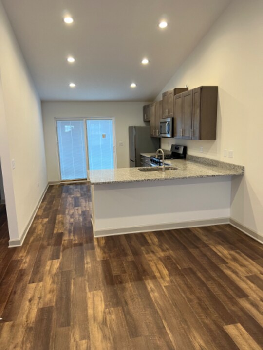 415 Stewart Ct in Wilmington, IL - Foto de edificio