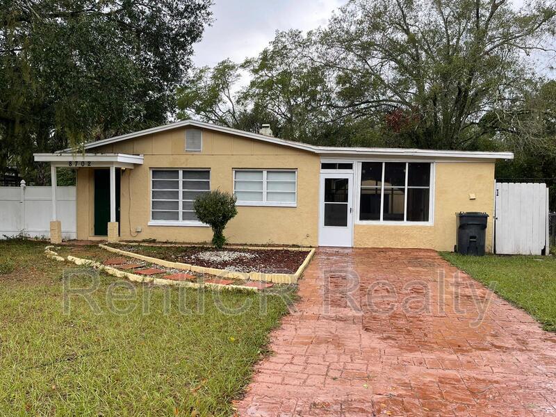 8702 Tupelo Dr in Tampa, FL - Building Photo