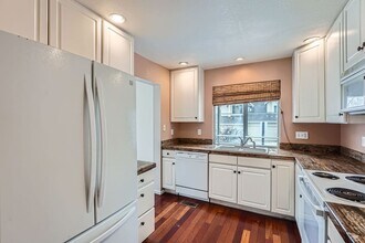 2121 S Troy Way in Aurora, CO - Building Photo - Building Photo