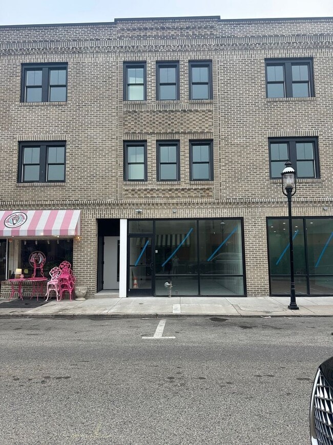725 West Ave