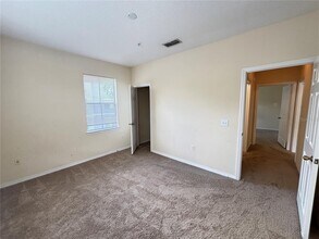 18001 Richmond Pl Dr in Tampa, FL - Building Photo - Building Photo