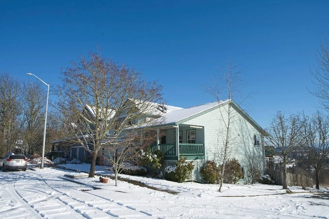 6921 SE 156th Ave in Portland, OR - Foto de edificio - Building Photo