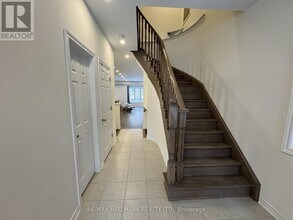 3945 Leonardo St in Burlington, ON - Building Photo - Building Photo