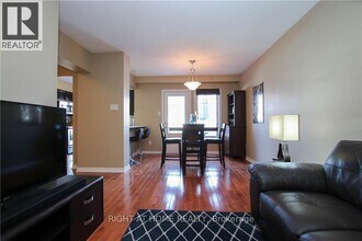 2116 Madrid Ave in Ottawa, ON - Building Photo - Building Photo
