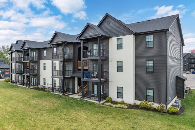 Adams Pointe in Gahanna, OH - Building Photo - Building Photo