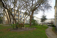 Lansdowne Terrace Apartments in Lutz, FL - Foto de edificio - Building Photo