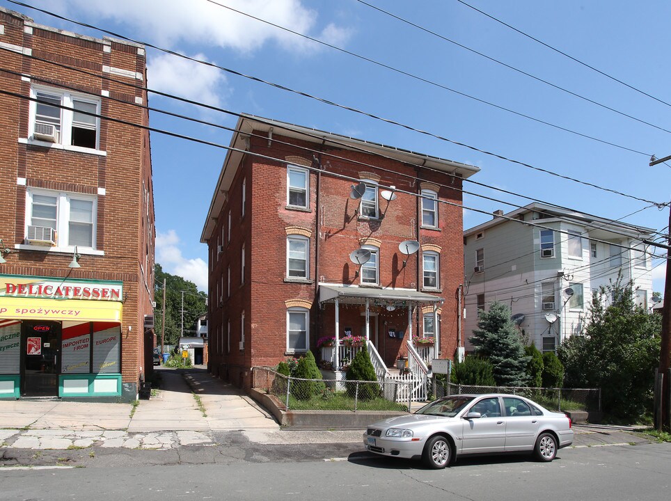 205 Broad St in New Britain, CT - Building Photo