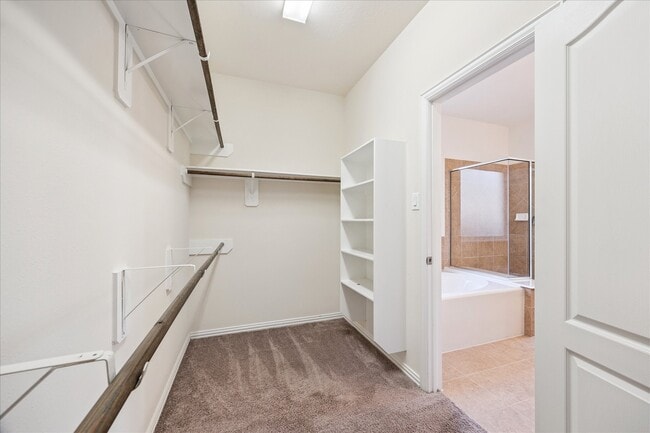 205 Brookwood Park Ln in Dickinson, TX - Building Photo - Building Photo
