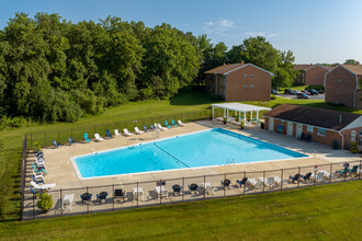 Chapel Manor Apartments in Nottingham, MD - Foto de edificio - Building Photo