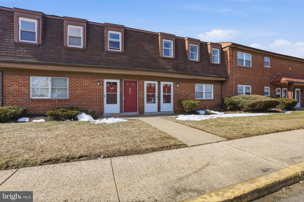 1242 Liberte Ct in Burlington, NJ - Building Photo