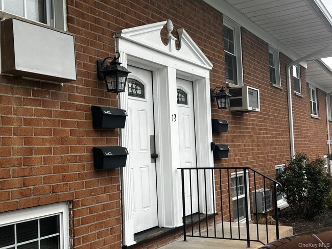 19 Alpine Dr in Wappingers Falls, NY - Building Photo - Building Photo