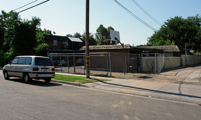 4688 E Clay Ave in Fresno, CA - Building Photo - Building Photo