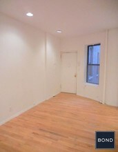 417 E 65th St-Unit -13 in New York, NY - Building Photo - Building Photo