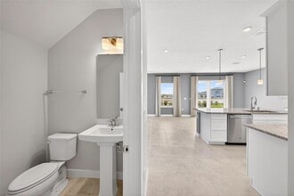 6408 Domizio Dr in Cypress Gardens, FL - Foto de edificio - Building Photo