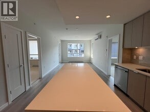 625 Cottonwood Ave in Coquitlam, BC - Building Photo - Building Photo