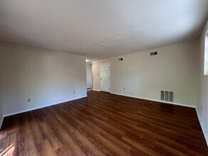 323 Willow Rd in Savannah, GA - Building Photo - Building Photo