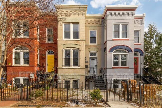 property at 1033 5th St NE