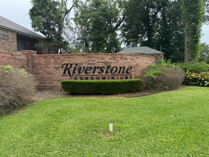 3121 Johnston St in Lafayette, LA - Building Photo
