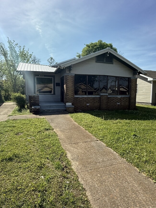 property at 1437 Woodland Ave SW