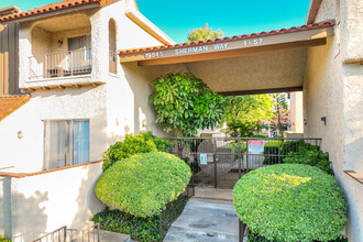 Sherman Way Townhomes in Reseda, CA - Building Photo - Building Photo