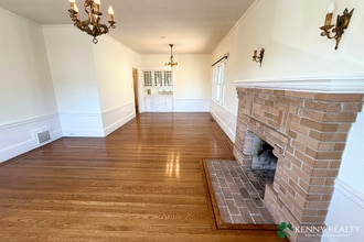 525 Magnolia Ave in South San Francisco, CA - Building Photo - Building Photo