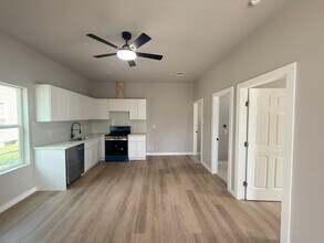 7909 Ford St, Unit 1 in Houston, TX - Foto de edificio - Building Photo