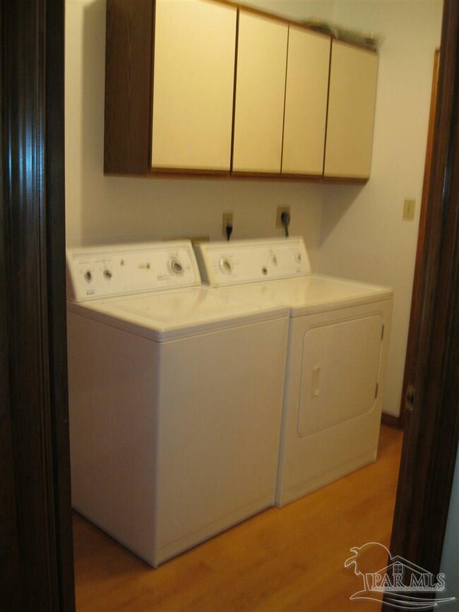 8059 Baywind Cir in Pensacola, FL - Building Photo - Building Photo