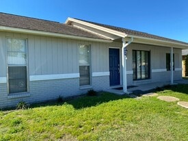7448 Mitchell Ranch Rd in New Port Richey, FL - Building Photo