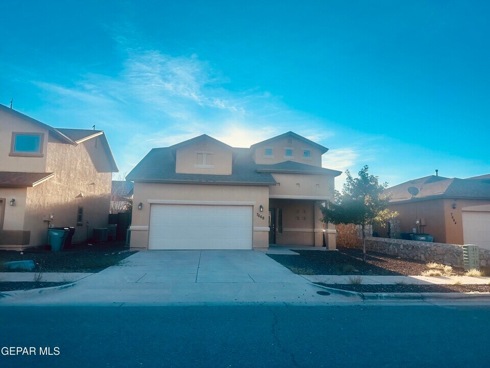 7668 Mundy Creek Dr in El Paso, TX - Building Photo