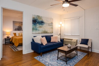 Edge at 401 in Tallahassee, FL - Foto de edificio - Interior Photo